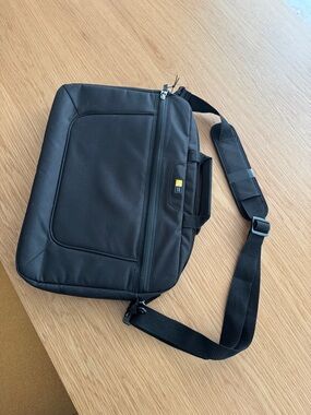 6/22 Logitech Black Laptop Briefcase Bag